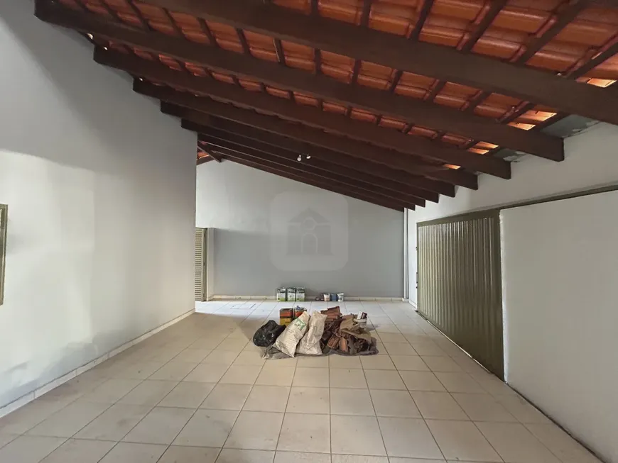 Foto 1 de Casa com 2 Quartos à venda, 200m² em Jardim Patrícia, Uberlândia