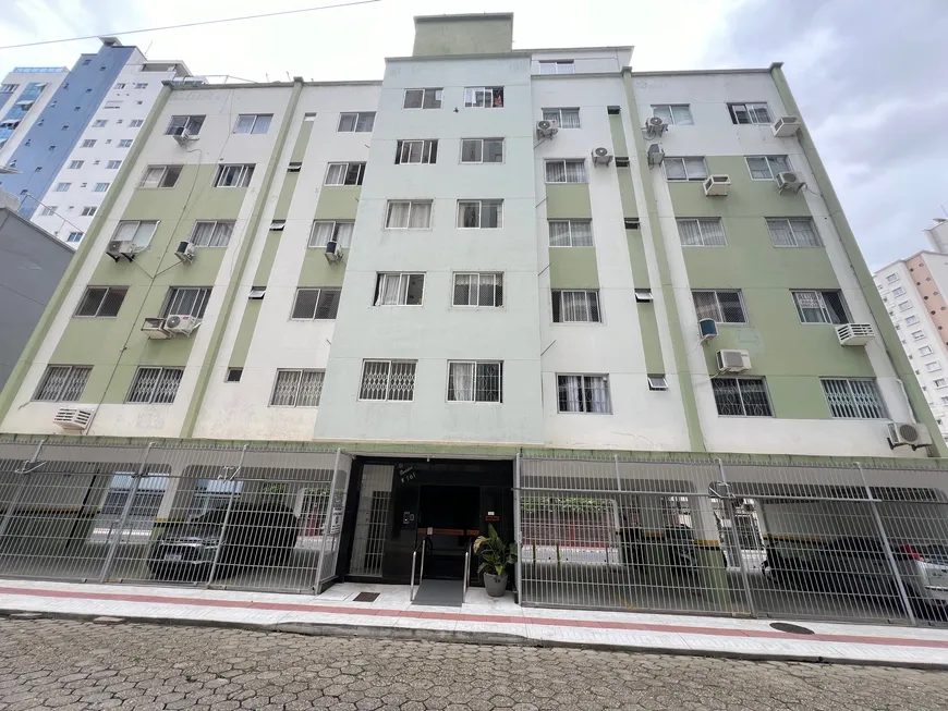 Foto 1 de Apartamento com 2 Quartos para alugar, 68m² em Centro, Balneário Camboriú