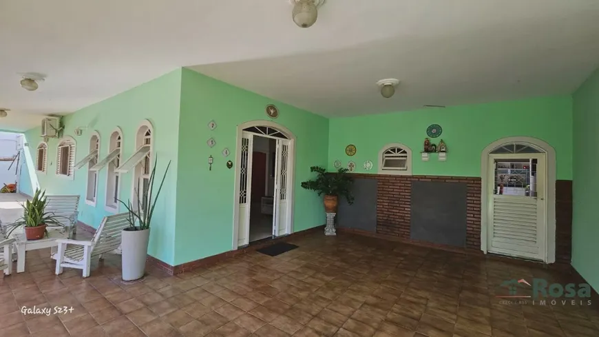 Foto 1 de Casa com 4 Quartos à venda, 302m² em Goiabeiras, Cuiabá