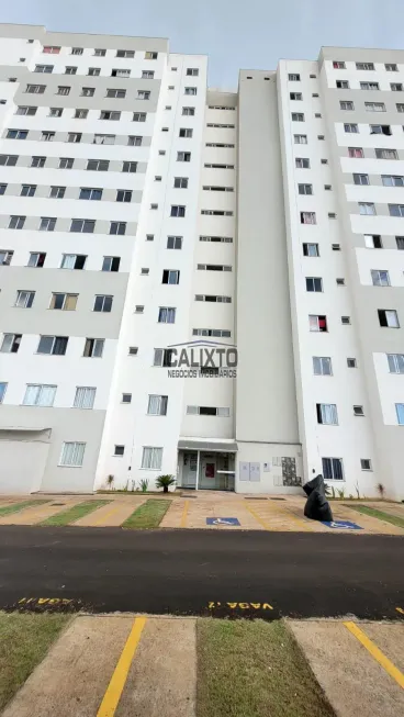 Foto 1 de Apartamento com 2 Quartos à venda, 44m² em Jardim Canaã, Uberlândia