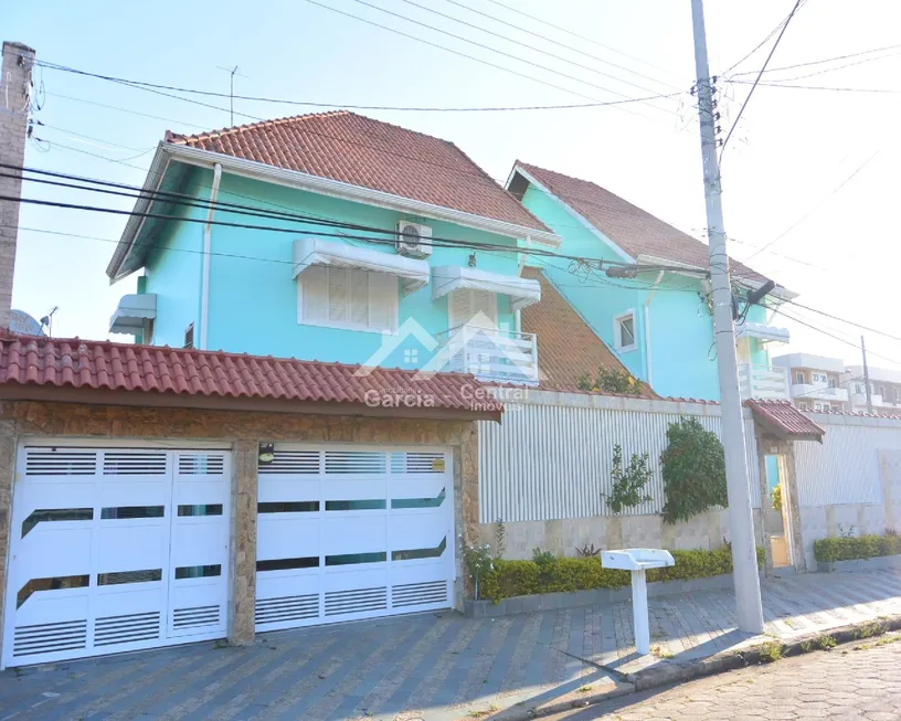 Foto 1 de Sobrado com 4 Quartos à venda, 247m² em Balneário Stella Maris, Peruíbe