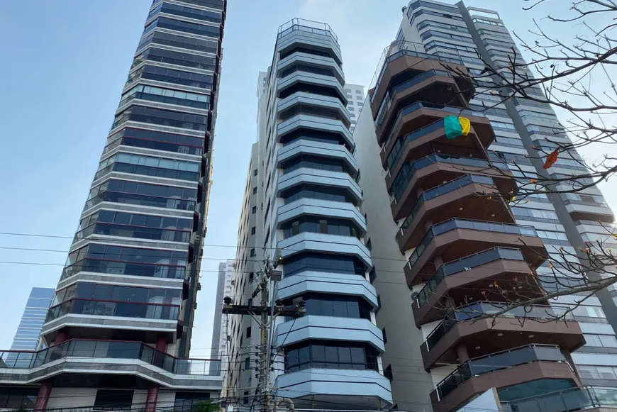 Foto 1 de Apartamento com 3 Quartos à venda, 310m² em Frente Mar Centro, Balneário Camboriú
