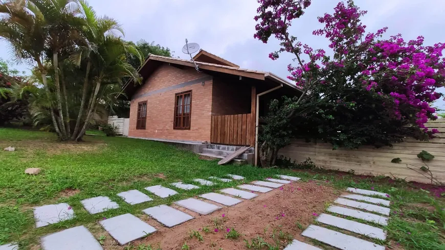 Foto 1 de Casa com 2 Quartos à venda, 132m² em Praia do Rosa, Imbituba