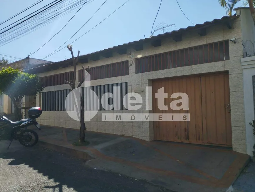 Foto 1 de Casa com 3 Quartos à venda, 261m² em Santa Mônica, Uberlândia