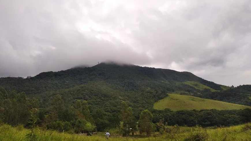 Foto 1 de Fazenda/Sítio com 3 Quartos à venda, 65m² em Zona Rural, Guapiara