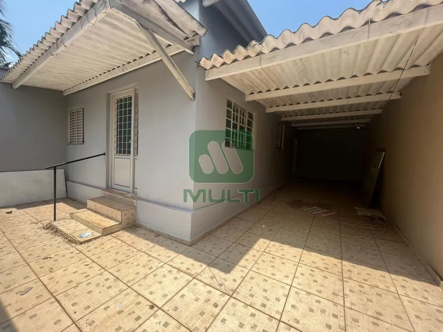 Foto 1 de Casa com 2 Quartos para alugar, 120m² em Copacabana, Uberlândia