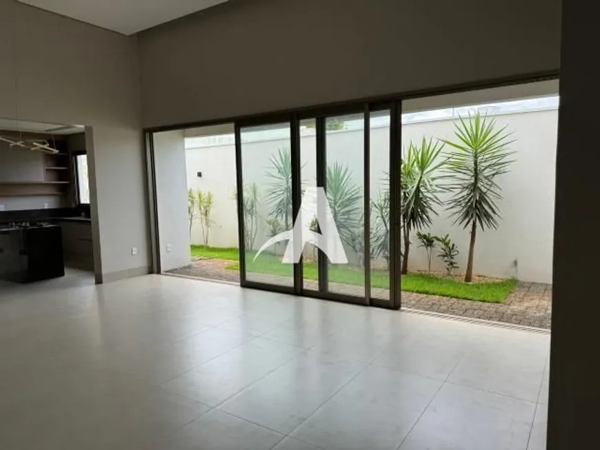 Foto 1 de Casa de Condomínio com 4 Quartos para alugar, 230m² em Granja Marileusa , Uberlândia