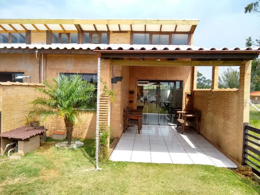 Foto 1 de Casa com 2 Quartos à venda, 170m² em Araçatuba, Imbituba