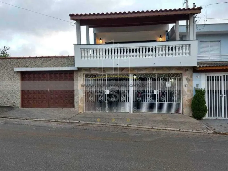 Foto 1 de Casa com 4 Quartos para alugar, 300m² em Vila Scarpelli, Santo André