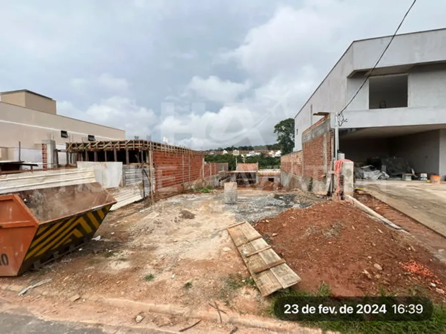 Foto 1 de Lote/Terreno à venda, 250m² em Jardins Capri, Senador Canedo