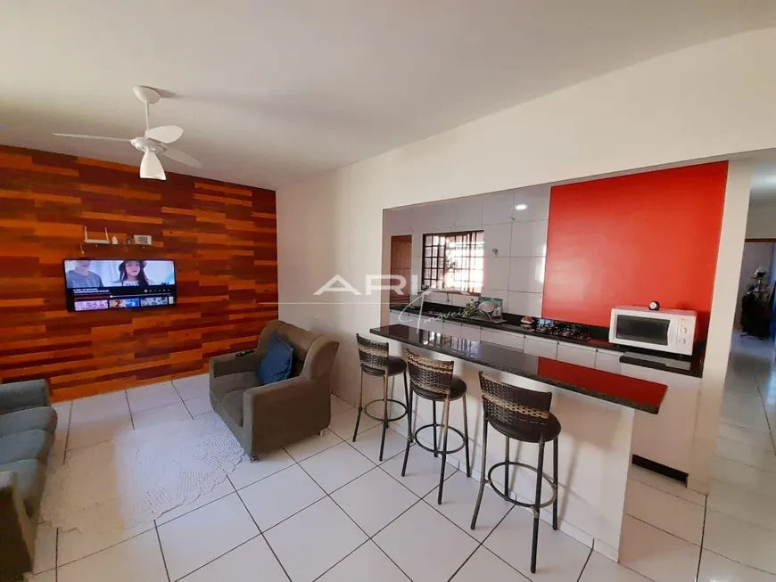 Foto 1 de Casa com 2 Quartos à venda, 80m² em Columbia, Londrina