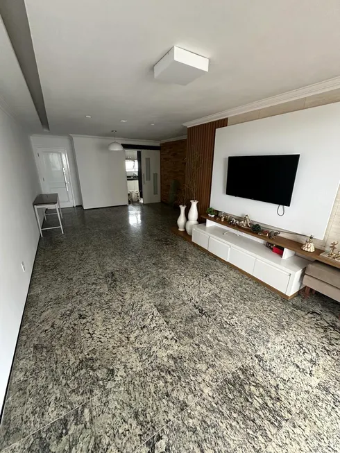 Foto 1 de Apartamento com 3 Quartos para alugar, 120m² em Olho d'Água, São Luís