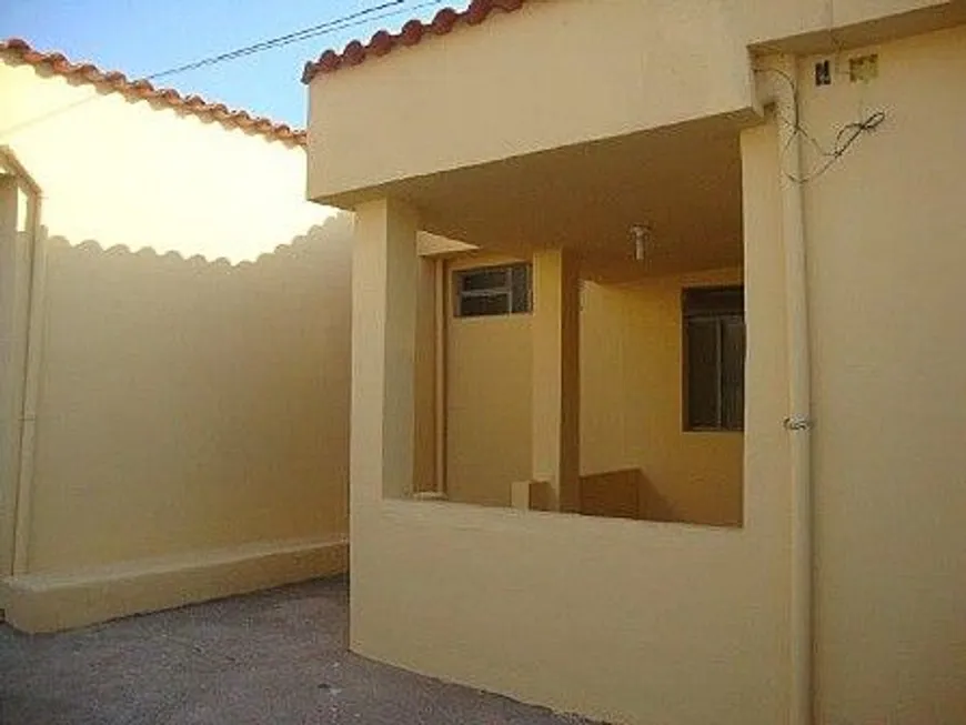 Foto 1 de Casa com 2 Quartos para alugar, 40m² em Araguaia, Belo Horizonte