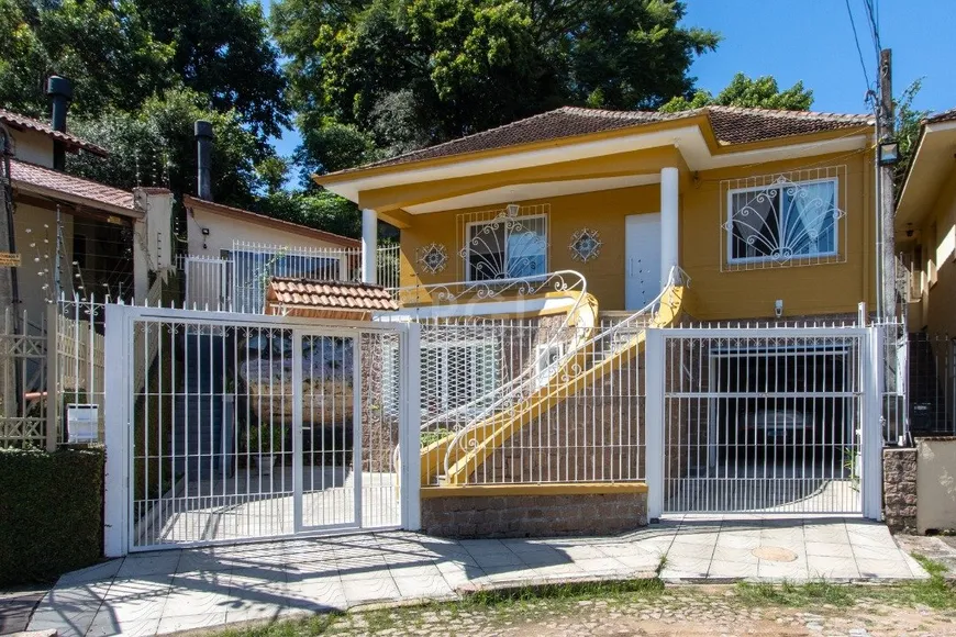 Foto 1 de Casa com 3 Quartos à venda, 148m² em Medianeira, Porto Alegre