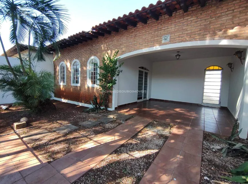 Foto 1 de Casa com 3 Quartos para alugar, 145m² em Santa Marta, Uberaba