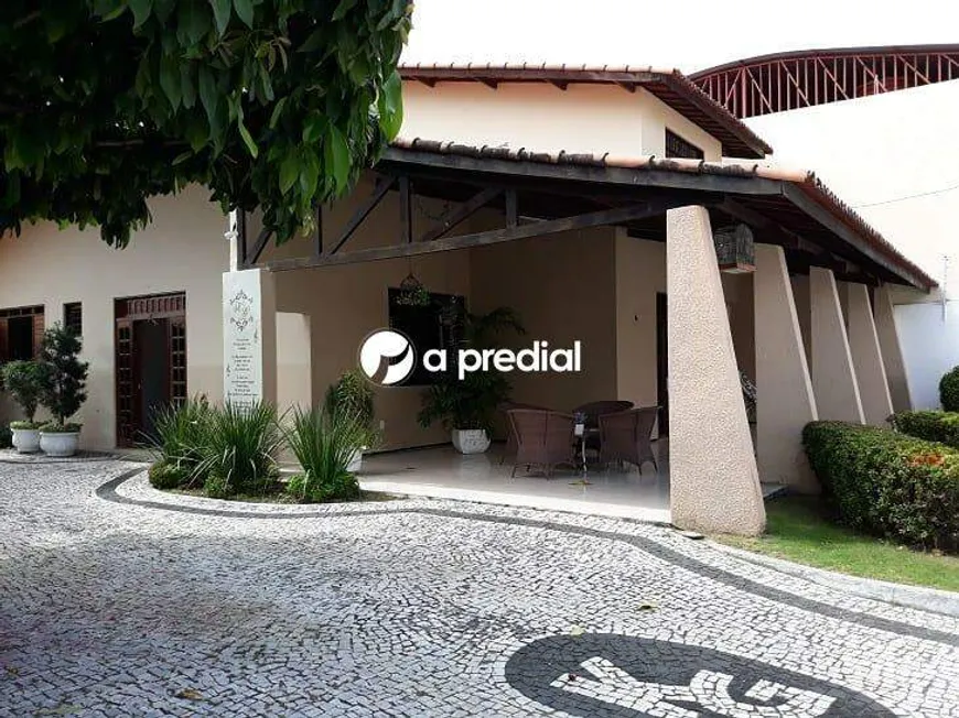 Foto 1 de Casa com 4 Quartos à venda, 330m² em Rodolfo Teófilo, Fortaleza