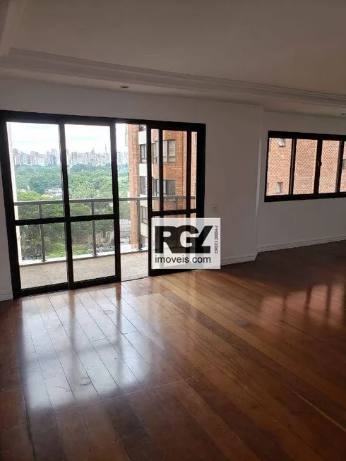 Foto 1 de Apartamento com 3 Quartos para venda ou aluguel, 225m² em Jardim Europa, São Paulo