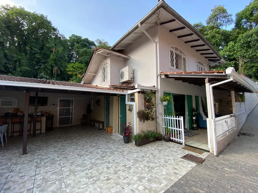 Foto 1 de Casa com 3 Quartos à venda, 345m² em Boa Vista, Joinville