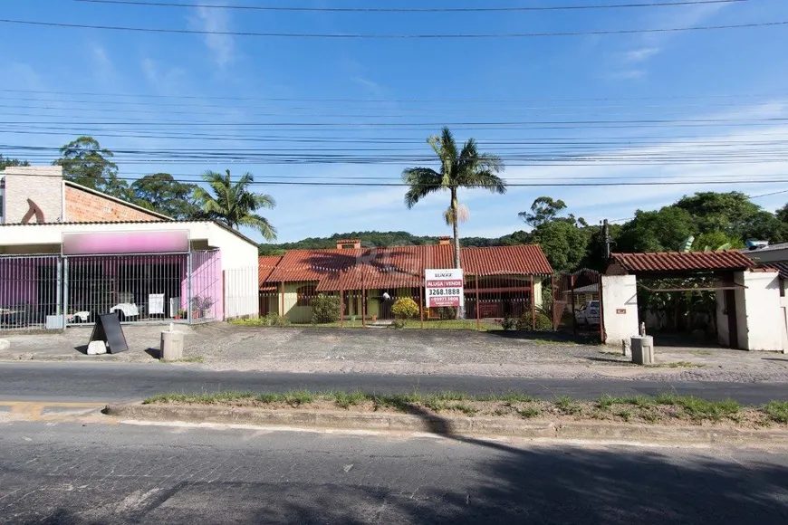 Foto 1 de Casa com 4 Quartos para alugar, 300m² em Restinga, Porto Alegre