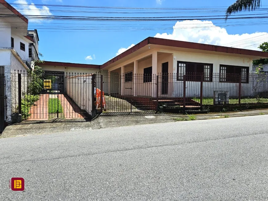 Foto 1 de Casa com 3 Quartos à venda, 266m² em Barreiros, São José