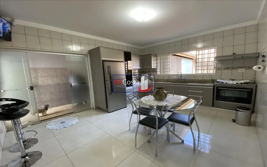 Foto 1 de Casa com 3 Quartos à venda, 215m² em Jardim Ângela Rosa, Franca