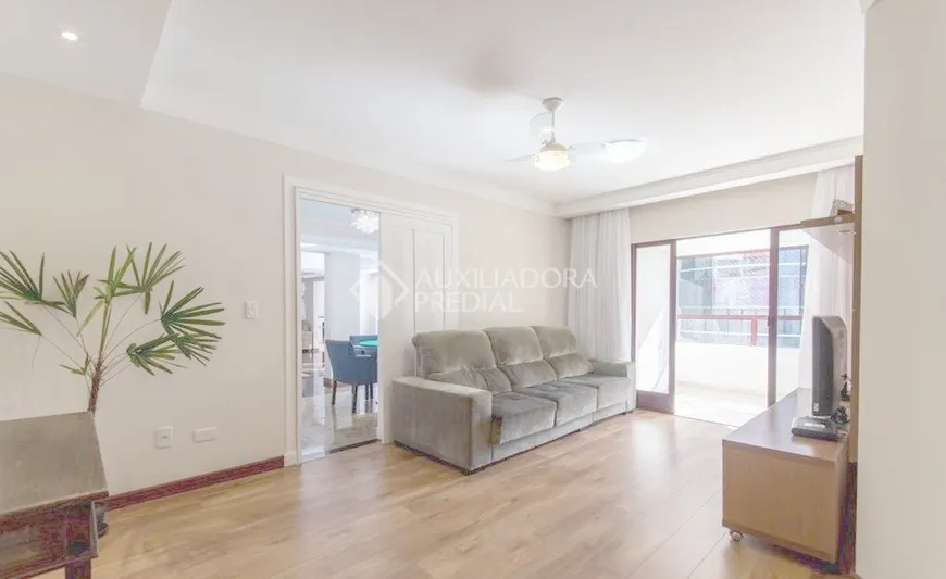 Foto 1 de Apartamento com 5 Quartos à venda, 340m² em Centro, Balneário Camboriú