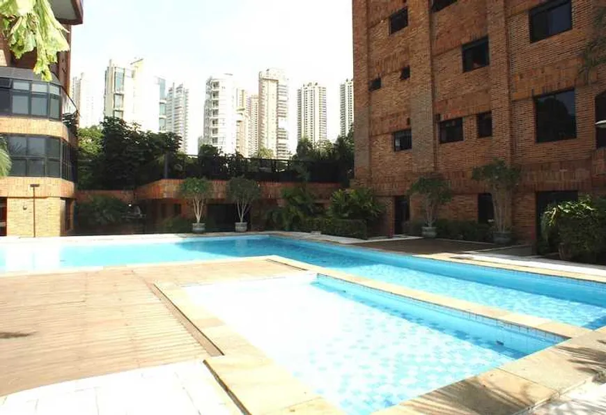 Foto 1 de Apartamento com 4 Quartos à venda, 237m² em Panamby, São Paulo