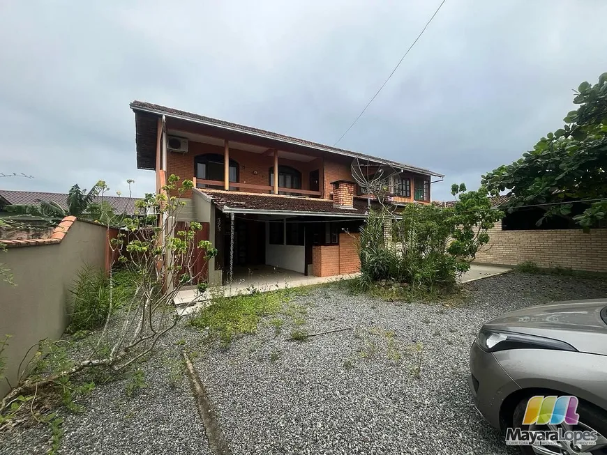 Foto 1 de Sobrado com 4 Quartos à venda, 200m² em , São Francisco do Sul