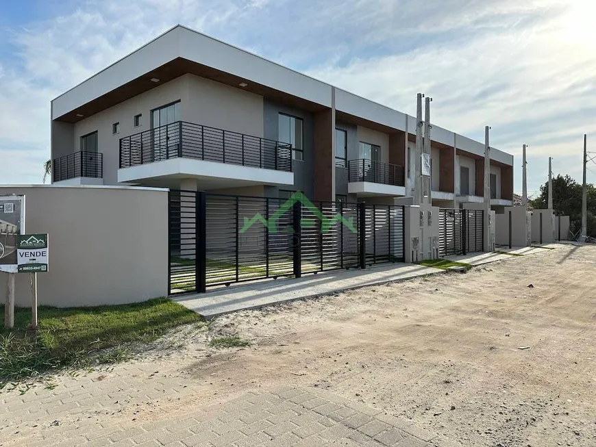 Foto 1 de Sobrado com 3 Quartos à venda, 113m² em Salinas, Balneário Barra do Sul