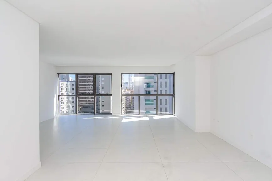 Foto 1 de Apartamento com 4 Quartos à venda, 164m² em Centro, Balneário Camboriú