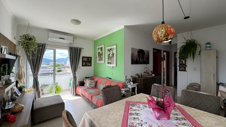 Foto 1 de Apartamento com 2 Quartos à venda, 57m² em Areias, Camboriú