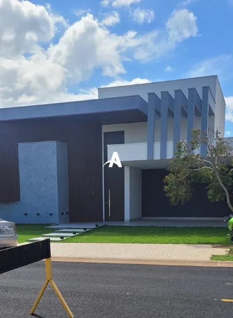 Foto 1 de Casa de Condomínio com 3 Quartos à venda, 240m² em Jardim Versailles, Uberlândia