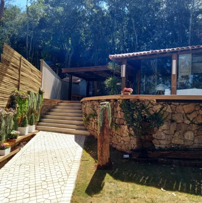 Foto 1 de Casa de Condomínio com 3 Quartos à venda, 1560m² em Condomínio Retiro do Chalé, Brumadinho