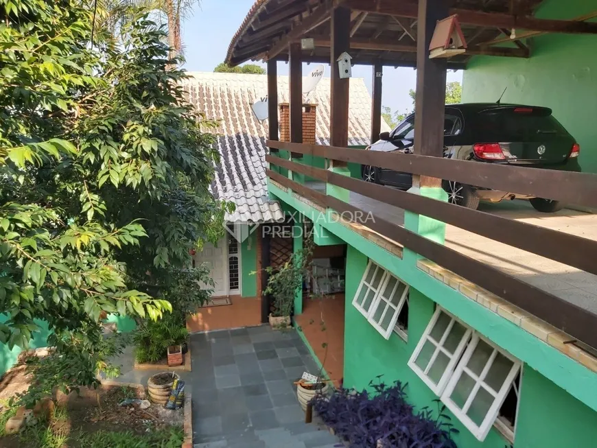 Foto 1 de Casa com 3 Quartos à venda, 265m² em Santa Fé, Porto Alegre
