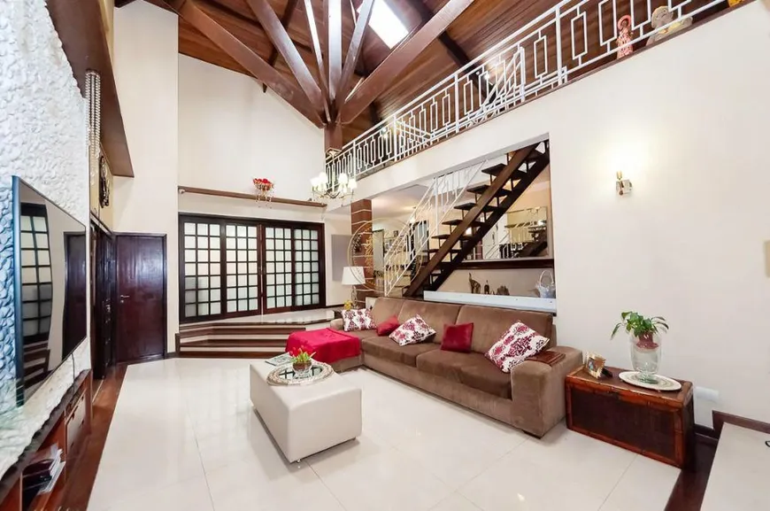 Foto 1 de Casa com 3 Quartos para alugar, 500m² em Campo Comprido, Curitiba