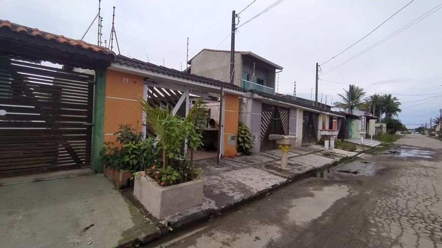 Foto 1 de Casa com 2 Quartos à venda, 66m² em Tupy, Itanhaém
