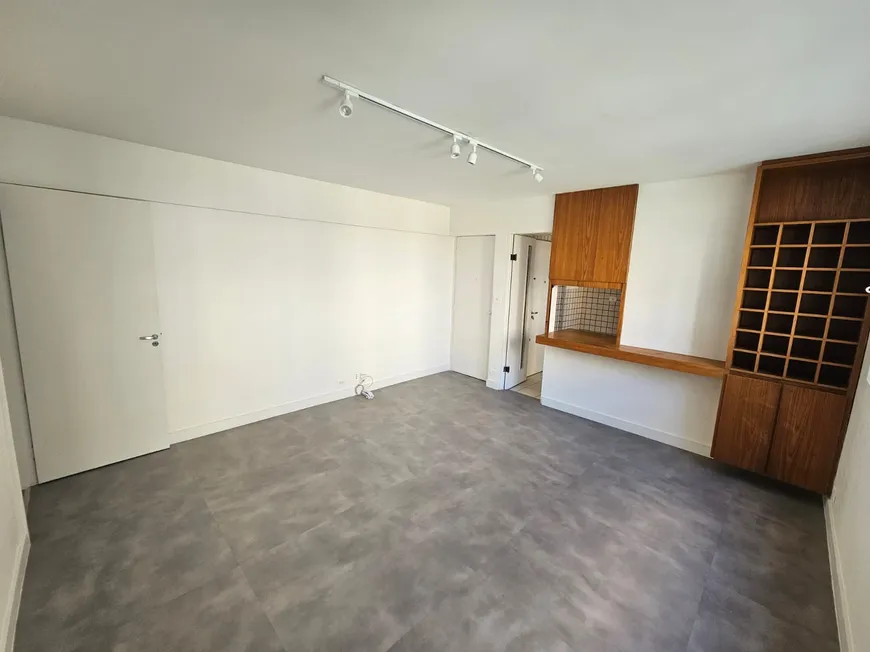 Foto 1 de Apartamento com 3 Quartos para alugar, 75m² em Pinheiros, São Paulo