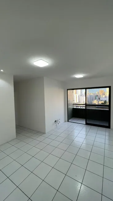 Foto 1 de Apartamento com 3 Quartos à venda, 68m² em Boa Viagem, Recife