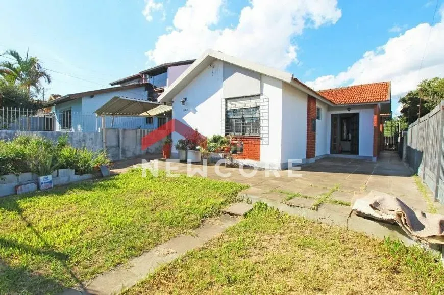 Foto 1 de Casa com 4 Quartos à venda, 75m² em Camaquã, Porto Alegre