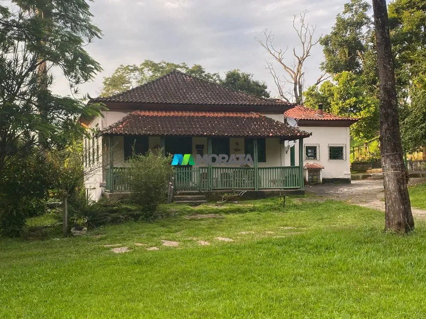 Foto 1 de Fazenda/Sítio com 4 Quartos à venda, 245m² em Zona Rural, Santos Dumont