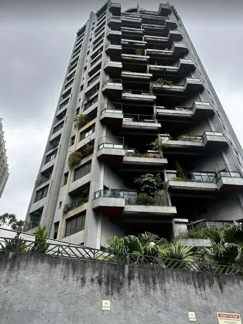 Foto 1 de Apartamento com 3 Quartos para alugar, 200m² em Vila Suzana, São Paulo