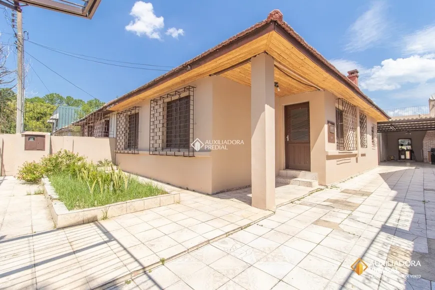 Foto 1 de Casa com 3 Quartos à venda, 220m² em Santa Maria Goretti, Porto Alegre