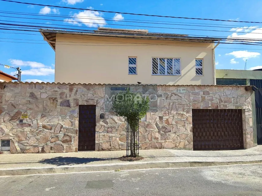 Foto 1 de Casa com 5 Quartos à venda, 408m² em João Pinheiro, Belo Horizonte