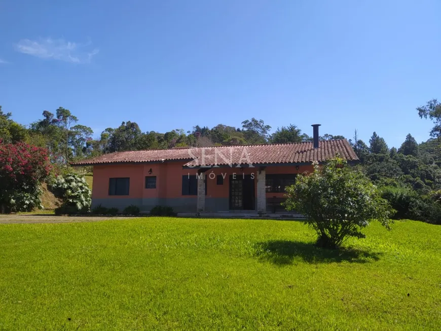 Foto 1 de Fazenda/Sítio com 5 Quartos à venda, 280m² em , Santo Antônio do Pinhal