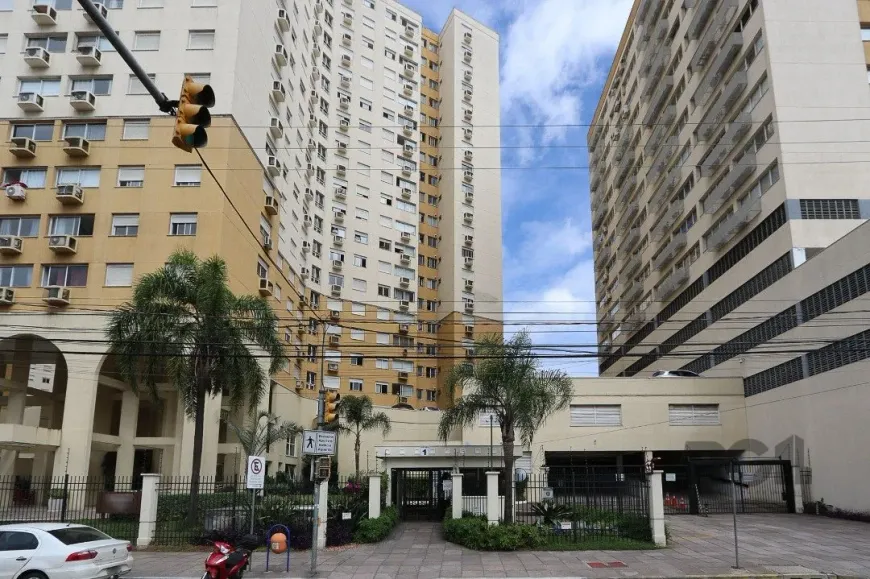 Foto 1 de Apartamento com 2 Quartos à venda, 67m² em Santo Antônio, Porto Alegre