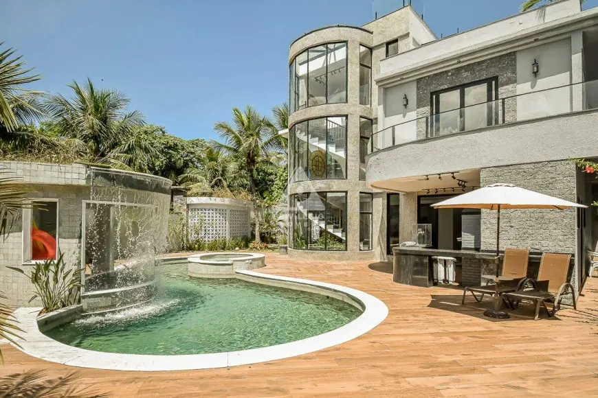 Foto 1 de Casa com 6 Quartos à venda, 950m² em Barra da Tijuca, Rio de Janeiro