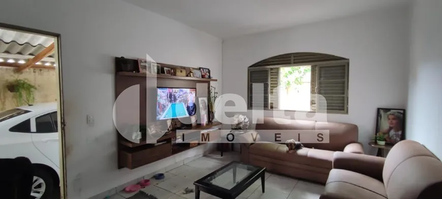 Foto 1 de Casa com 2 Quartos à venda, 120m² em Copacabana, Uberlândia