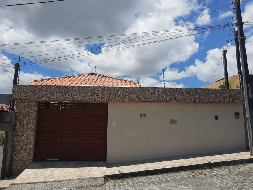 Foto 1 de Casa com 2 Quartos à venda, 200m² em Cidade Alta, Caruaru