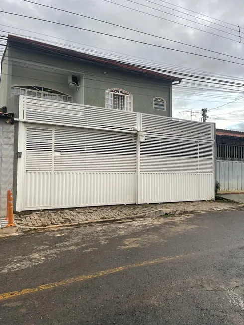 Foto 1 de Casa com 4 Quartos à venda, 180m² em Setor Oeste, Brasília
