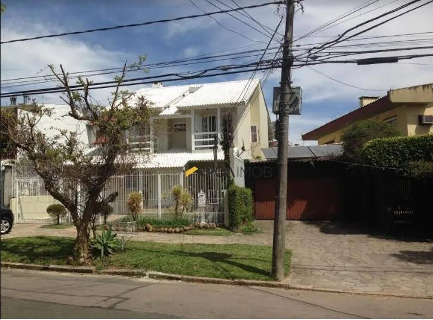 Foto 1 de Casa com 3 Quartos para venda ou aluguel, 600m² em Chácara das Pedras, Porto Alegre